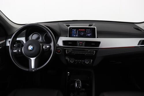 BMW X1 X-LINE 20 iA  M-SPORT+ GPS + CAMERA + PDC + CRUISE (ACC) + PANO DAK  + HALF/LEDER + ALU 