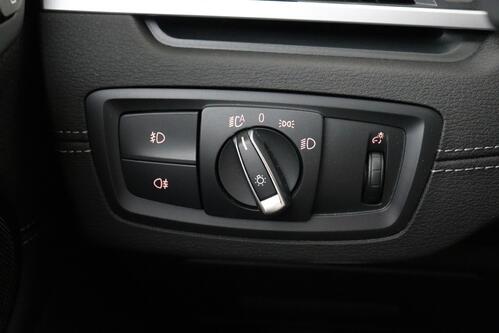BMW X1 X-LINE 20 iA  M-SPORT+ GPS + CAMERA + PDC + CRUISE (ACC) + PANO DAK  + HALF/LEDER + ALU 