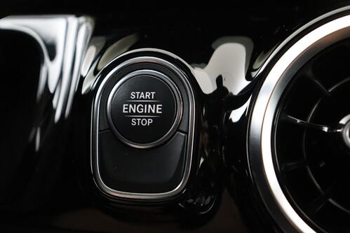 MERCEDES-BENZ GLA 250 e IA LUXURY LINE PHEV + CARPLAY + GPS + CAMERA + PDC + CRUISE + HALF-LEDER + ALU 18