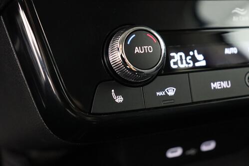 SKODA Fabia SELECTION 1.0 TSI DSG + CARPLAY + PDC + ALU