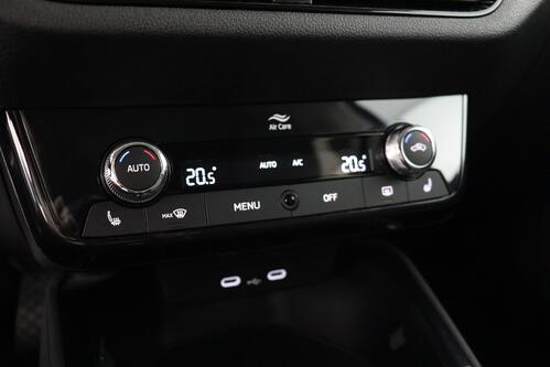 SKODA Fabia SELECTION 1.0 TSI DSG + CARPLAY + PDC + ALU