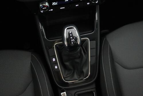 SKODA Fabia SELECTION 1.0 TSI DSG + CARPLAY + PDC + ALU