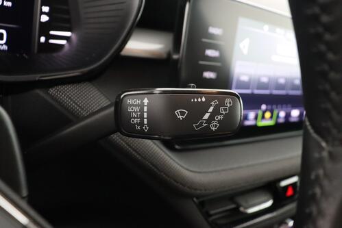 SKODA Fabia SELECTION 1.0 TSI DSG + CARPLAY + PDC + ALU