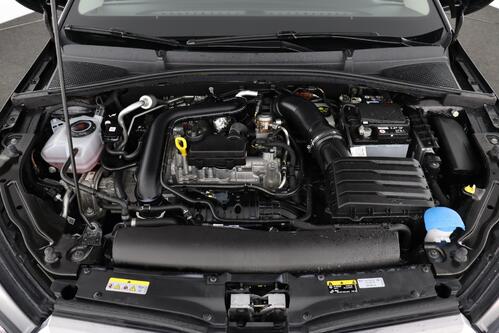 SKODA Fabia SELECTION 1.0 TSI DSG + CARPLAY + PDC + ALU