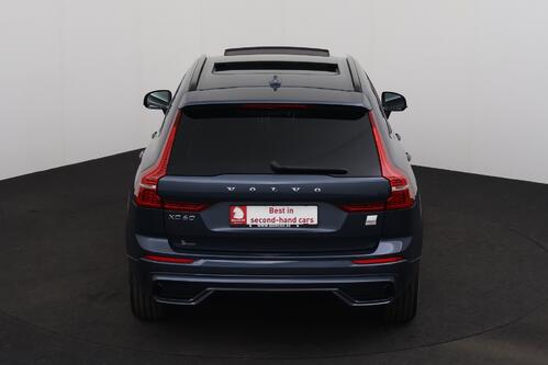 VOLVO XC60 PLUS DARK 2.0T8 RECHARGE GEARTRONIC PHEV + CARPLAY + GPS + CAMERA + PDC + CRUISE (ACC) + PANO + LEDER + ALU 20