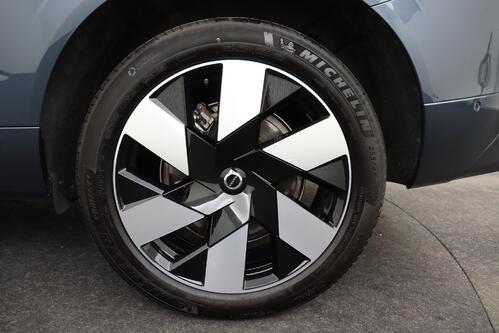 VOLVO XC60 PLUS DARK 2.0T8 RECHARGE GEARTRONIC PHEV + CARPLAY + GPS + CAMERA + PDC + CRUISE (ACC) + PANO + LEDER + ALU 20