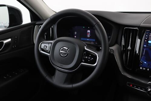VOLVO XC60 PLUS DARK 2.0T8 RECHARGE GEARTRONIC PHEV + CARPLAY + GPS + CAMERA + PDC + CRUISE (ACC) + PANO + LEDER + ALU 20
