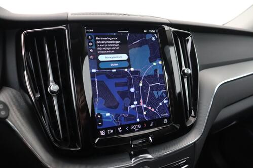 VOLVO XC60 PLUS DARK 2.0T8 RECHARGE GEARTRONIC PHEV + CARPLAY + GPS + CAMERA + PDC + CRUISE (ACC) + PANO + LEDER + ALU 20