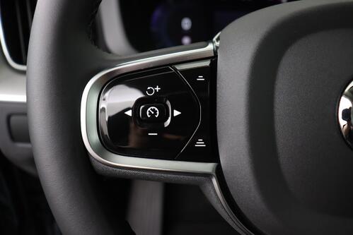 VOLVO XC60 PLUS DARK 2.0T8 RECHARGE GEARTRONIC PHEV + CARPLAY + GPS + CAMERA + PDC + CRUISE (ACC) + PANO + LEDER + ALU 20