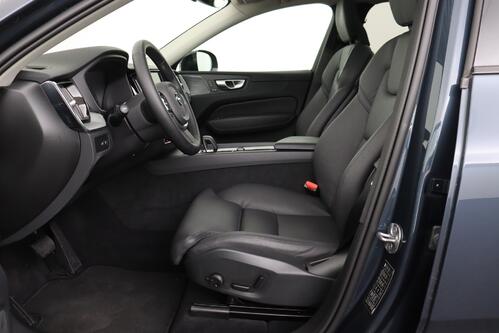 VOLVO XC60 PLUS DARK 2.0T8 RECHARGE GEARTRONIC PHEV + CARPLAY + GPS + CAMERA + PDC + CRUISE (ACC) + PANO + LEDER + ALU 20