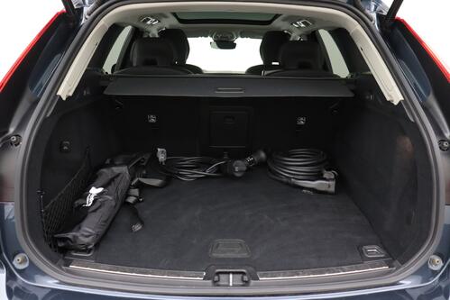 VOLVO XC60 PLUS DARK 2.0T8 RECHARGE GEARTRONIC PHEV + CARPLAY + GPS + CAMERA + PDC + CRUISE (ACC) + PANO + LEDER + ALU 20