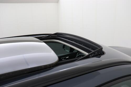 VOLVO XC60 PLUS DARK 2.0T8 RECHARGE GEARTRONIC PHEV + CARPLAY + GPS + CAMERA + PDC + CRUISE (ACC) + PANO + LEDER + ALU 20