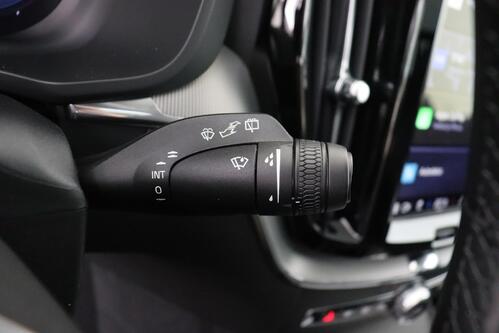 VOLVO XC60 PLUS DARK 2.0T8 RECHARGE GEARTRONIC PHEV + CARPLAY + GPS + CAMERA + PDC + CRUISE (ACC) + PANO + LEDER + ALU 20