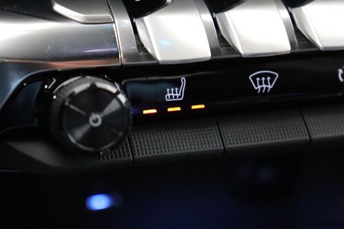 PEUGEOT 3008 GT 1.6 PURETECH HYBRID e-EAT8 + A/T + GPS + CARPLAY + HALF/LEDER + CAMERA + PDC + CRUISE + ALU 18 + TREKHAAK 