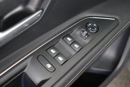 PEUGEOT 3008 GT 1.6 PURETECH HYBRID e-EAT8 + A/T + GPS + CARPLAY + HALF/LEDER + CAMERA + PDC + CRUISE + ALU 18 + TREKHAAK 