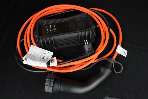 PEUGEOT 3008 GT 1.6 PURETECH HYBRID e-EAT8 + A/T + GPS + CARPLAY + HALF/LEDER + CAMERA + PDC + CRUISE + ALU 18 + TREKHAAK 