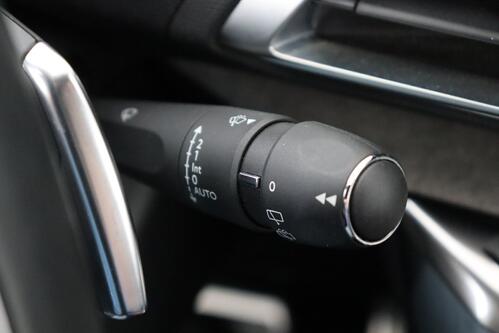 PEUGEOT 3008 GT 1.6 PURETECH HYBRID e-EAT8 + A/T + GPS + CARPLAY + HALF/LEDER + CAMERA + PDC + CRUISE + ALU 18 + TREKHAAK 