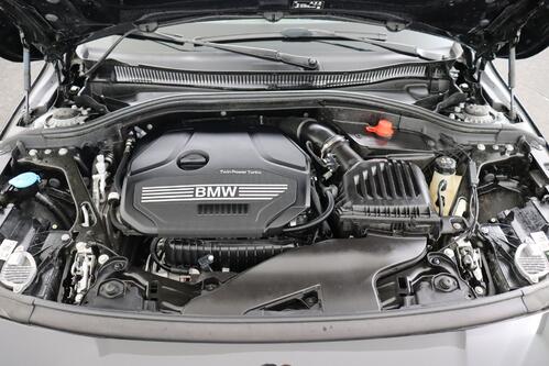 BMW 118  iA ADVANTAGE + CARPLAY + GPS + CAMERA + PDC + CRUISE + ALU 