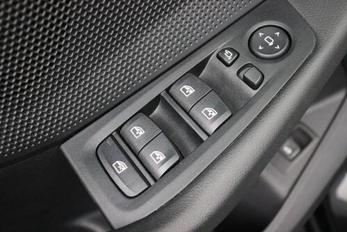 BMW 118  iA ADVANTAGE + CARPLAY + GPS + CAMERA + PDC + CRUISE + ALU 