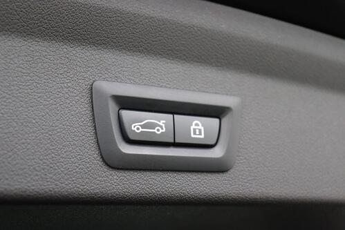 BMW 118  iA ADVANTAGE + CARPLAY + GPS + CAMERA + PDC + CRUISE + ALU 