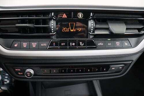 BMW 118  iA ADVANTAGE + CARPLAY + GPS + CAMERA + PDC + CRUISE + ALU 