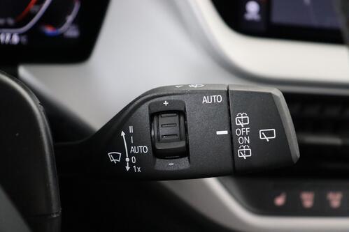 BMW 118  iA ADVANTAGE + CARPLAY + GPS + CAMERA + PDC + CRUISE + ALU 