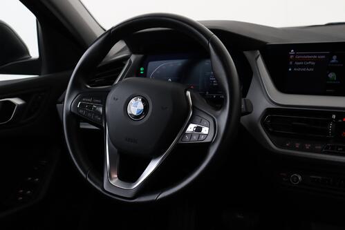 BMW 118  iA ADVANTAGE + CARPLAY + GPS + CAMERA + PDC + CRUISE + ALU 