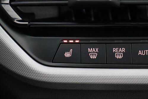 BMW 118  iA ADVANTAGE + CARPLAY + GPS + CAMERA + PDC + CRUISE + ALU 