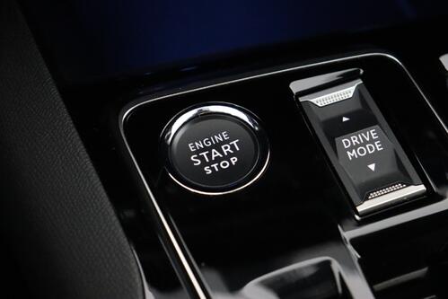 PEUGEOT 3008 GT-LINE 1.2 PURETECH  EAT8 + CARPLAY + GPS + CAMERA + PDC + CRUISE (ACC) + ALU 