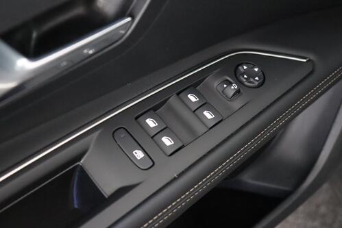 PEUGEOT 3008 GT-LINE 1.2 PURETECH  EAT8 + CARPLAY + GPS + CAMERA + PDC + CRUISE (ACC) + ALU 
