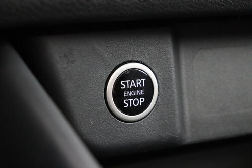 NISSAN Qashqai  TEKNA 1.3 T-GDI + GPS + CARPLAY + CAMERA + PDC + CRUISE(ACC) + PANO DAK + ALU 