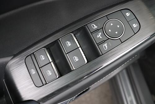 NISSAN Qashqai 1.3 TEKNA MHEV + CARPLAY + GPS + CAMERA + PDC + CRUISE (ACC) + PANO + ALU 