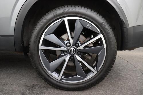 NISSAN Qashqai 1.3 TEKNA MHEV + CARPLAY + GPS + CAMERA + PDC + CRUISE (ACC) + PANO + ALU 