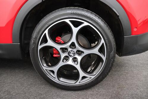 ALFA ROMEO Tonale 1.5 i MHEV + GPS + CAMERA + PDC + CRUISE (ACC) + HALF-LEDER + ALU 