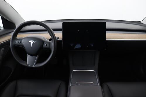 TESLA Model 3 STANDARD PLUS 55 kWh + GPS + LEDER + CAMERA + PDC + CRUISE + ALU 18 + PANO DAK + TREKHAAK 