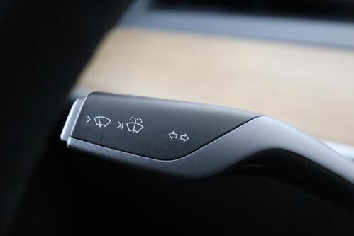 TESLA Model 3 STANDARD PLUS 55 kWh + GPS + LEDER + CAMERA + PDC + CRUISE + ALU 18 + PANO DAK + TREKHAAK 