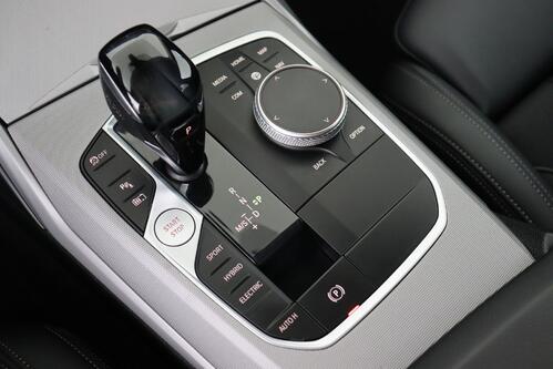 BMW 320 e IA TOURING ADVANTAGE + CARPLAY + GPS + CAMERA + PDC + CRUISE + ALU