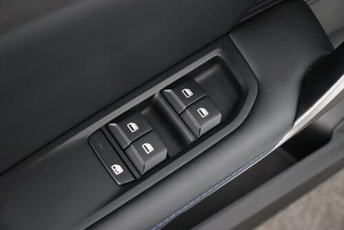 MG MG4 STANDARD 51 kWh + A/T + CARPLAY + PDC