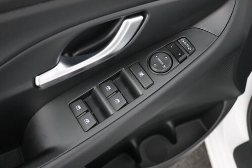 HYUNDAI i30 SW SMART 1.0 T-GDI 7DCT + CARPLAY + CAMERA + PDC + CRUISE + ALU 16