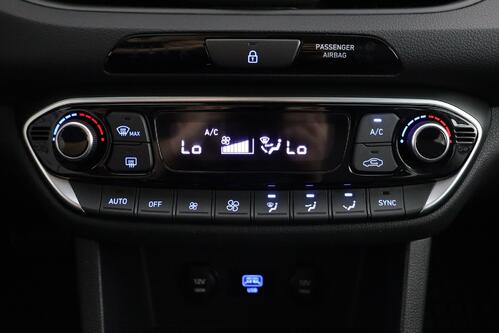 HYUNDAI i30 SW SMART 1.0 T-GDI 7DCT + CARPLAY + CAMERA + PDC + CRUISE + ALU 16