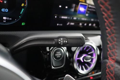 MERCEDES-BENZ A  250 e iA  AMG-LINE + CARPLAY + GPS + CAMERA + PDC + CRUISE (ACC) + PANO + LEDER/ALCANTARA + ALU 