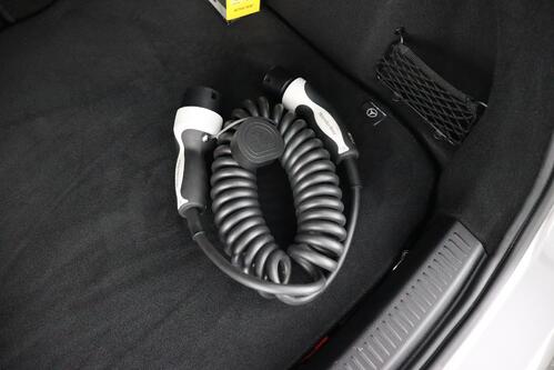 MERCEDES-BENZ A  250 e iA  AMG-LINE + CARPLAY + GPS + CAMERA + PDC + CRUISE (ACC) + PANO + LEDER/ALCANTARA + ALU 