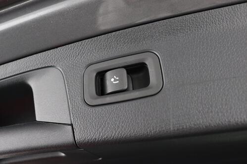 MERCEDES-BENZ A  250 e iA  AMG-LINE + CARPLAY + GPS + CAMERA + PDC + CRUISE (ACC) + PANO + LEDER/ALCANTARA + ALU 