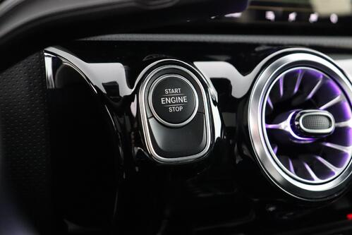 MERCEDES-BENZ A  250 e iA  AMG-LINE + CARPLAY + GPS + CAMERA + PDC + CRUISE (ACC) + PANO + LEDER/ALCANTARA + ALU 