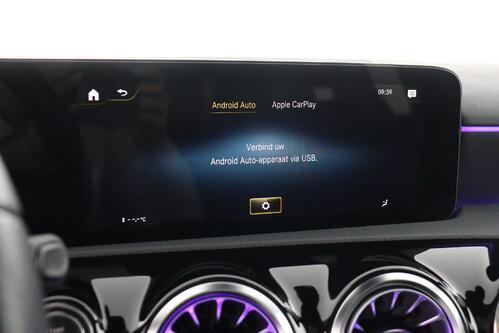 MERCEDES-BENZ A  250 e iA  AMG-LINE + CARPLAY + GPS + CAMERA + PDC + CRUISE (ACC) + PANO + LEDER/ALCANTARA + ALU 