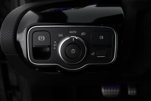 MERCEDES-BENZ A  250 e iA  AMG-LINE + CARPLAY + GPS + CAMERA + PDC + CRUISE (ACC) + PANO + LEDER/ALCANTARA + ALU 