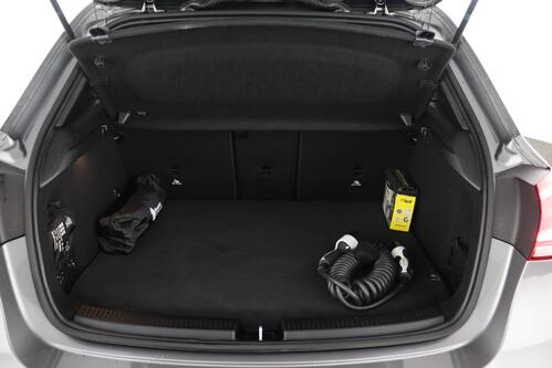 MERCEDES-BENZ A  250 e iA  AMG-LINE + CARPLAY + GPS + CAMERA + PDC + CRUISE (ACC) + PANO + LEDER/ALCANTARA + ALU 
