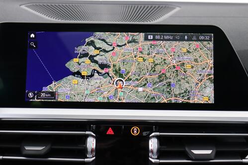 BMW 320 X-DRIVE DA  + GPS + LEDER + CARPLAY + CAMERA + PDC + OPEN DAK + CRUISE (ACC) + ALU 