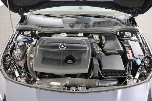 MERCEDES-BENZ CLA 180 DA + CAMERA + GPS + PANO + LEDER + ALU 