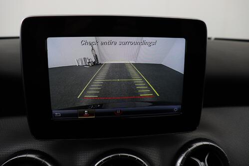 MERCEDES-BENZ CLA 180 DA + CAMERA + GPS + PANO + LEDER + ALU 